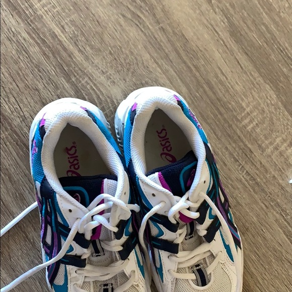 Vintage looking 90s ASICS - Picture 3 of 6